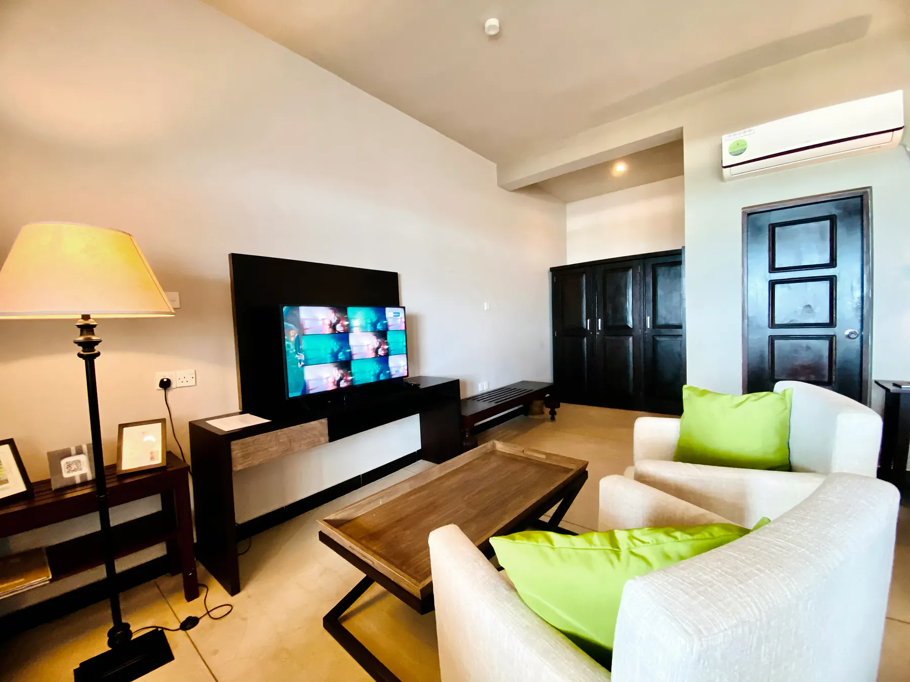 Deluxe Double sitting area with television