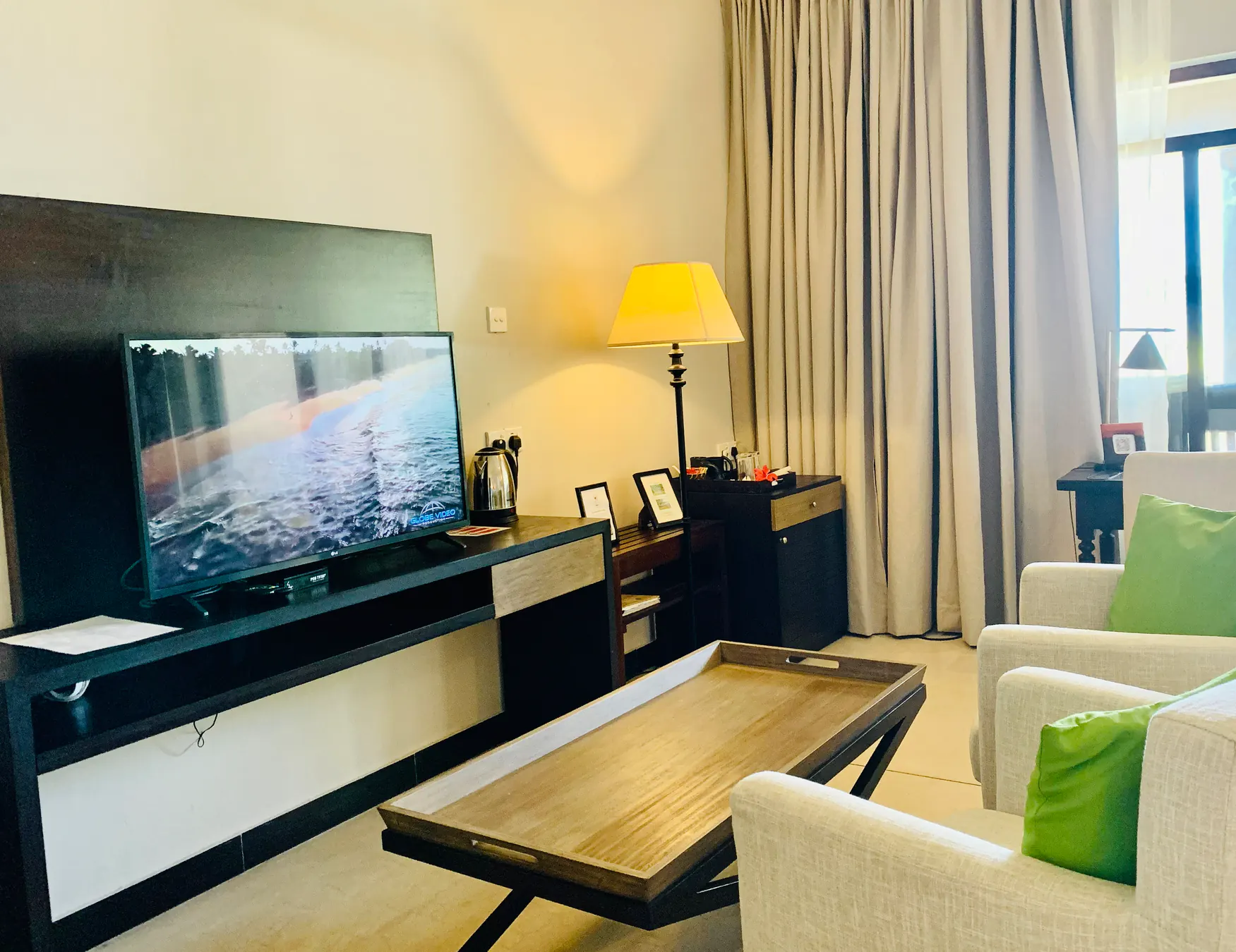 Deluxe Double lounge with television and minibar