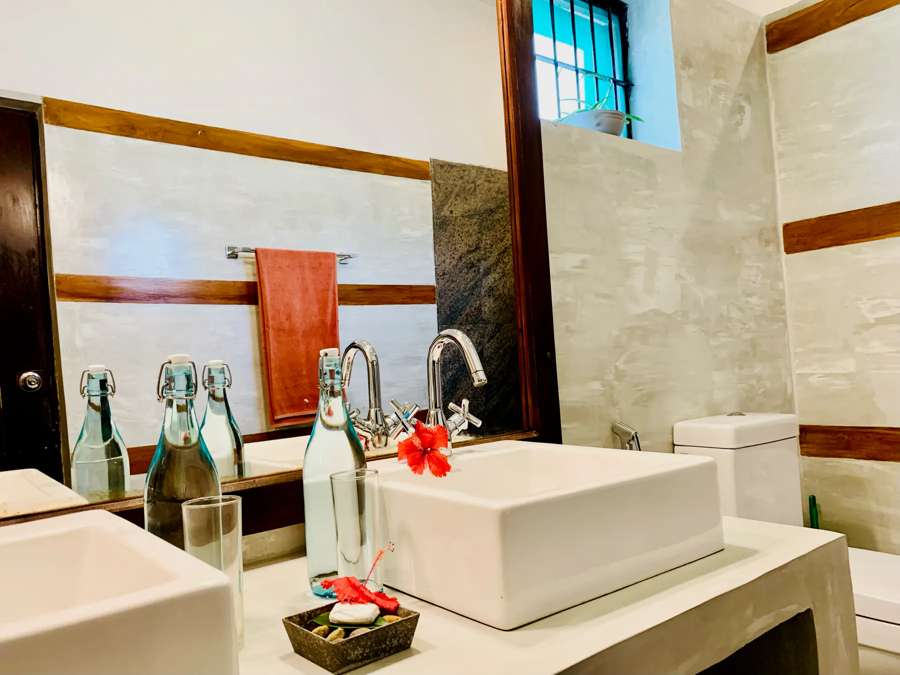 Deluxe Double bathroom with twin washbasins