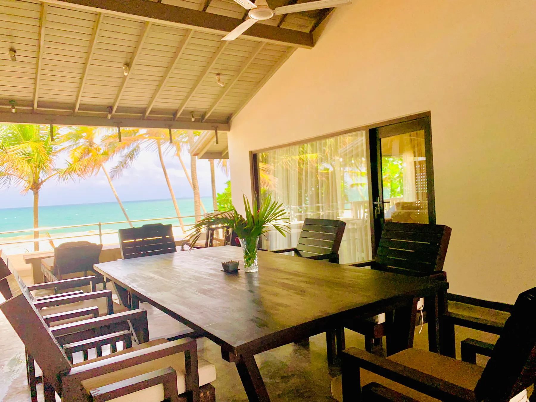 Penthouse Executive veranda dining area