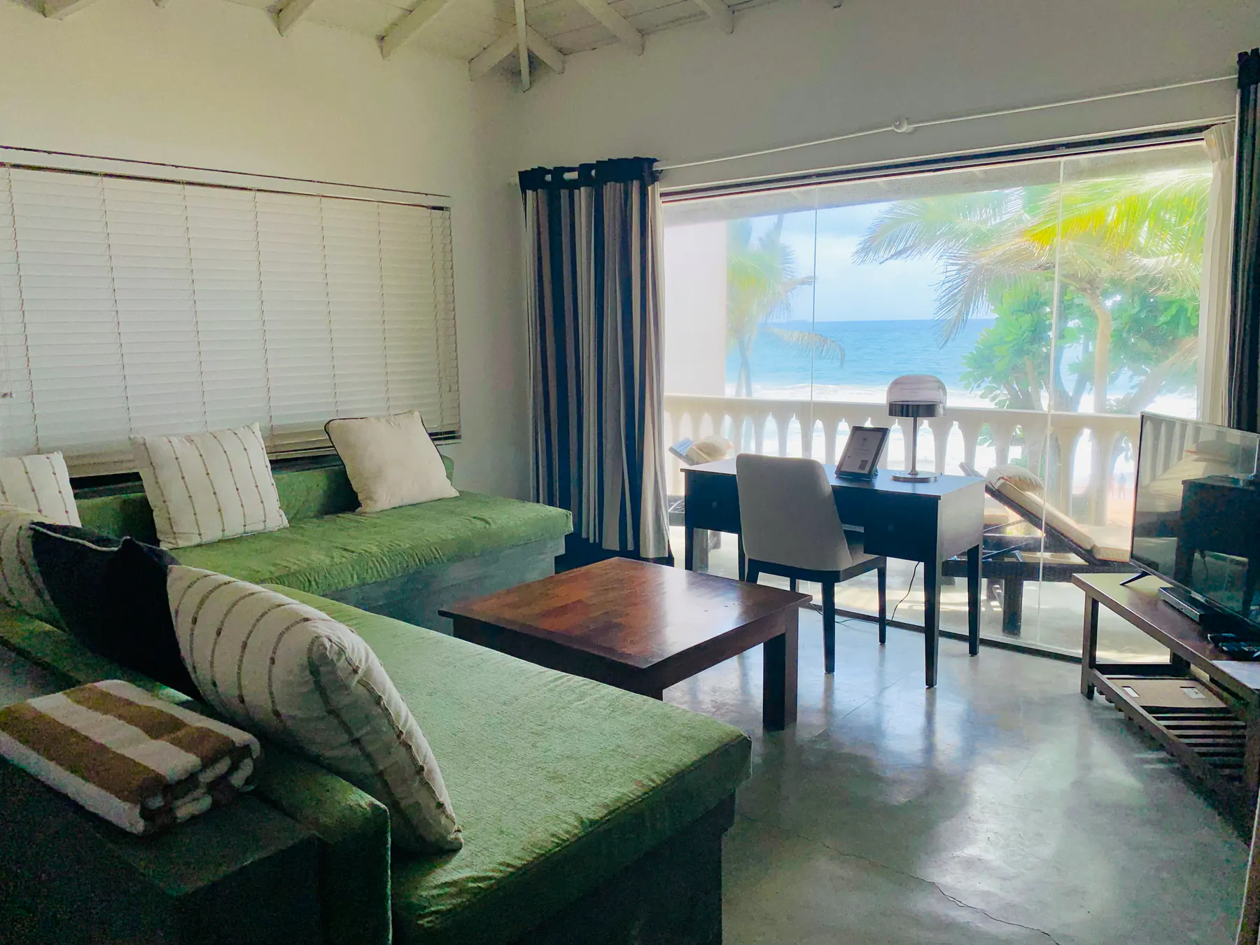Penthouse Suite Premier lounge overlooking the ocean
