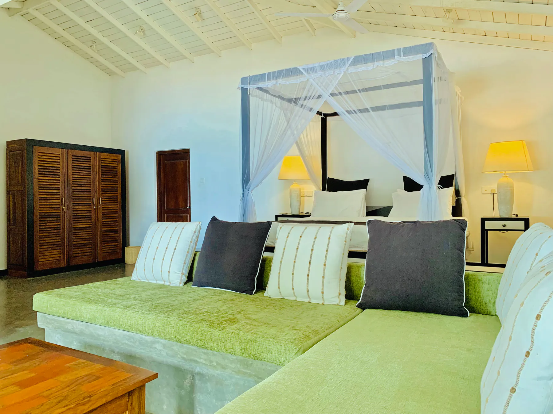 Penthouse Suite Premier bedroom and lounge