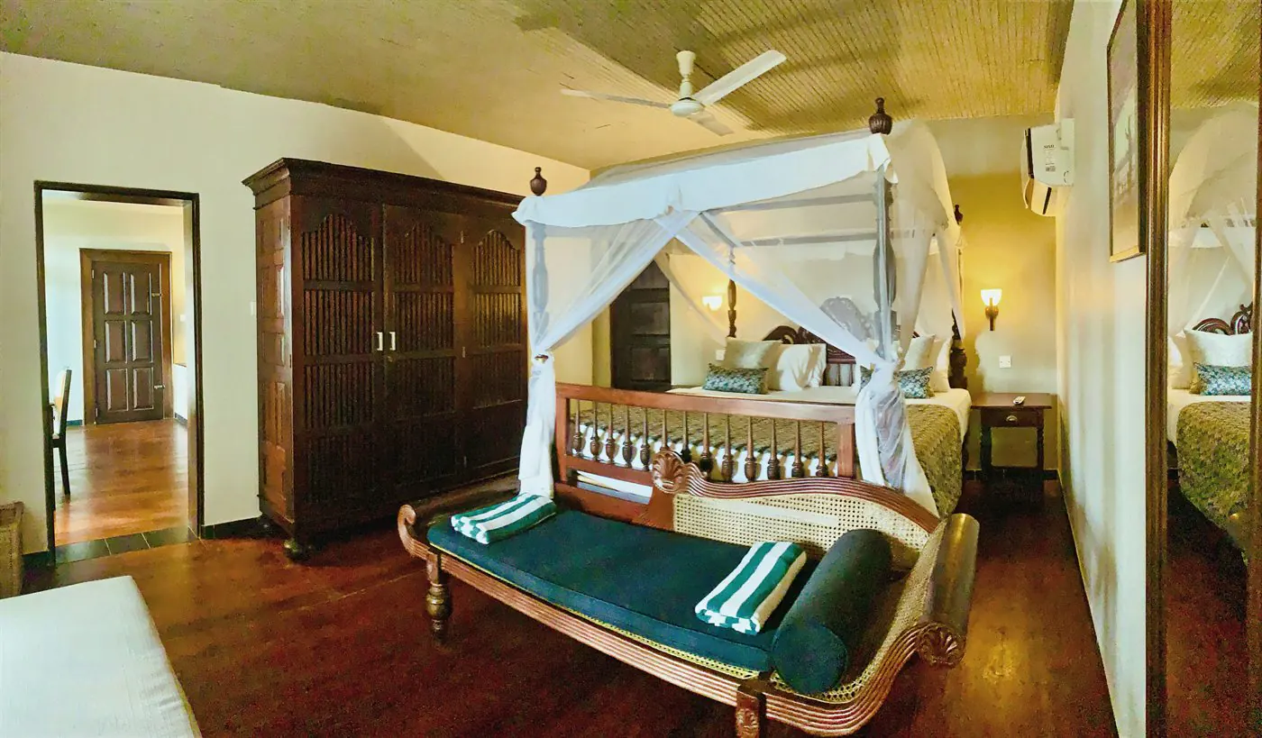 Pool Suite bedroom